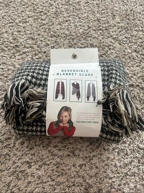 Reversible Blanket Scarf Kids Jacket Accessory - Black & Cream